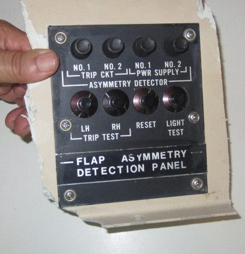 Aircraft panel flap - flap, asymmetry